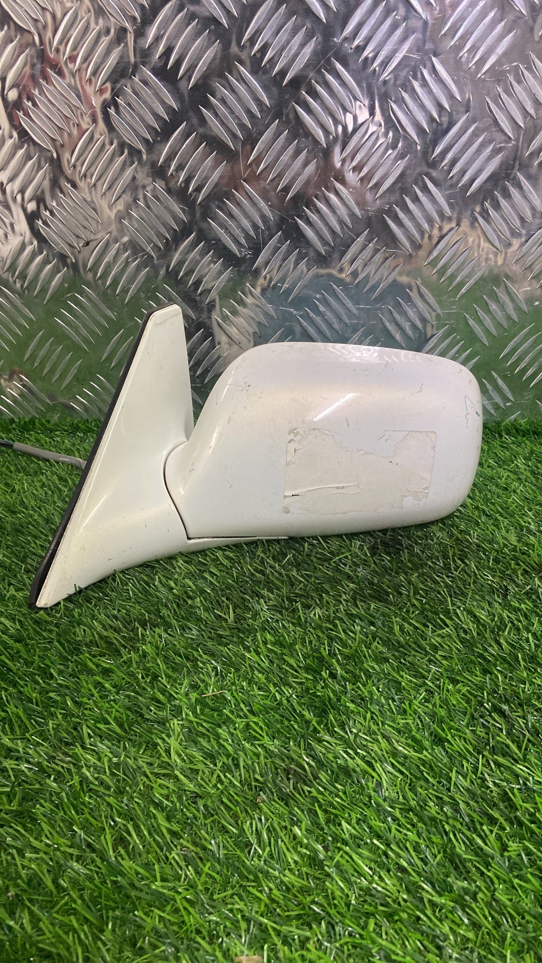 2001-2006 Toyota Mark II- Left Door Mirror PN: 7 WIRE