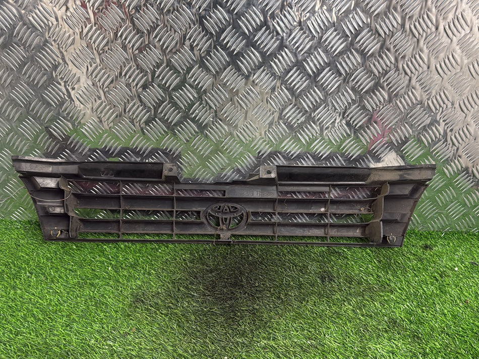 1996-1998 Toyota LiteAce R40- Grille PN: 53100-28150