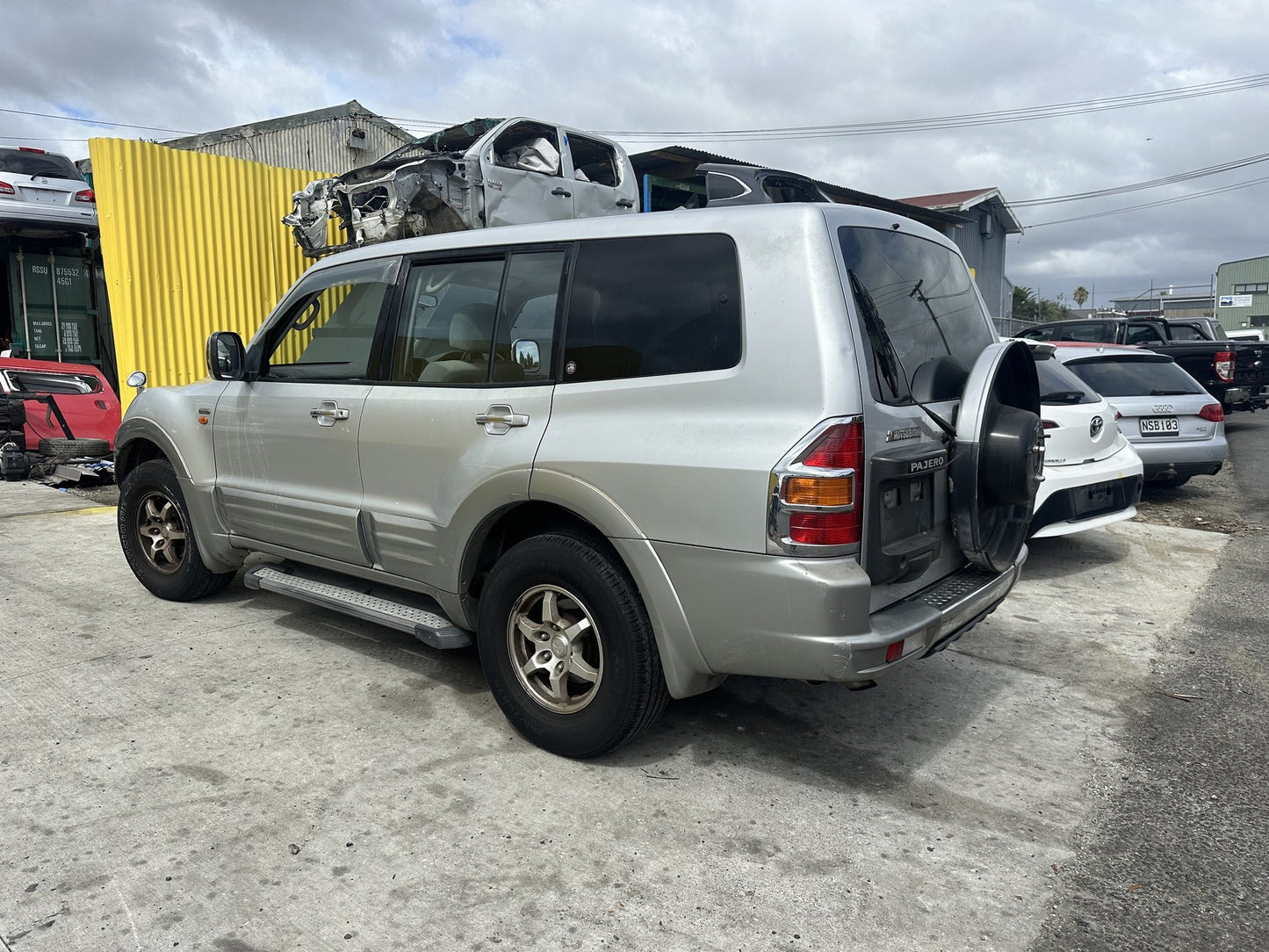 2000 Mitsubishi Pajero 6G74 LP4530 WRECKING FOR PARTS ONLY