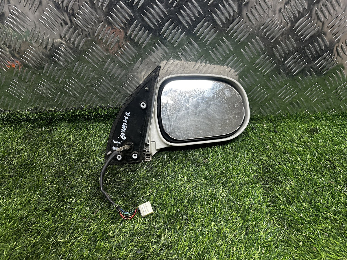 1995-2002 Toyota Granvia H10 - Right Door Mirror PN: 5 WIRE TYPE