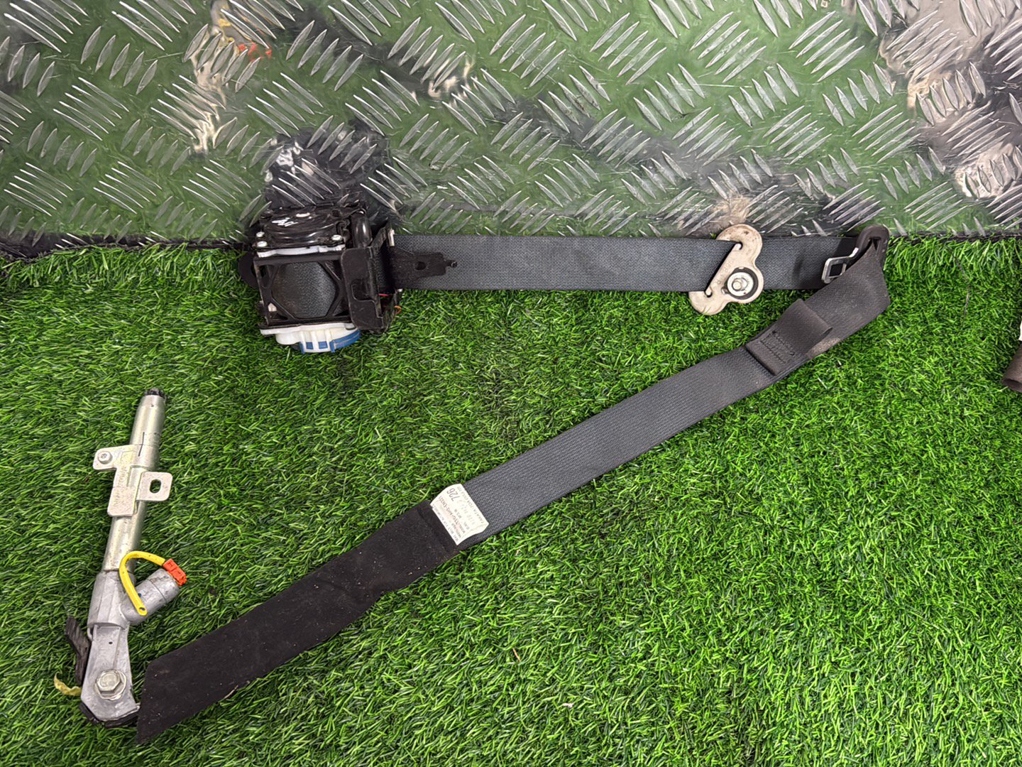 2015 - 2024 Mitsubishi Triton Right Front Seat Belt TTC-AH2-EN331