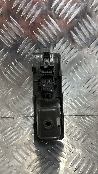 2005-2015 Nissan Navara Right Rear Window Switch
