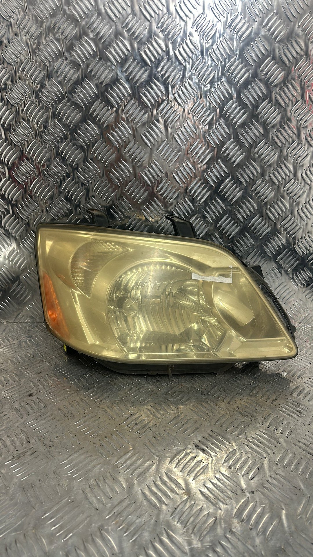 2001-2007 Toyota Noah Right Headlight 28-181