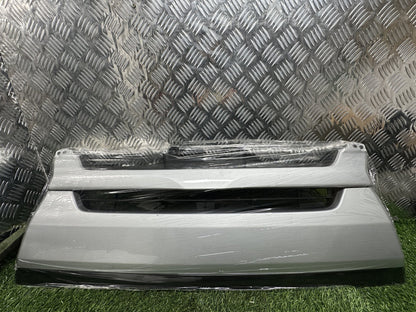 2010-2014 Toyota Hiace H200- Grille PN: BRAND NEW