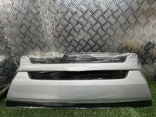 2010-2014 Toyota Hiace H200- Grille PN: BRAND NEW