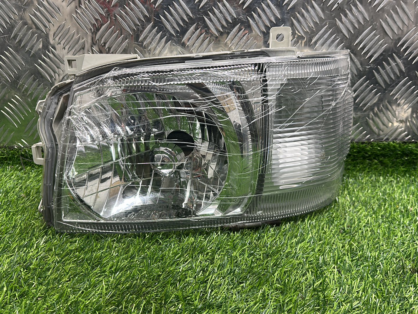 2005-2010 Toyota Hiace H200- Left Headlight PN: 26-118