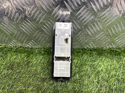2006-2013 Nissan Dualis J10- Right Front Master Power Window Switch PN: 25401 BR00A