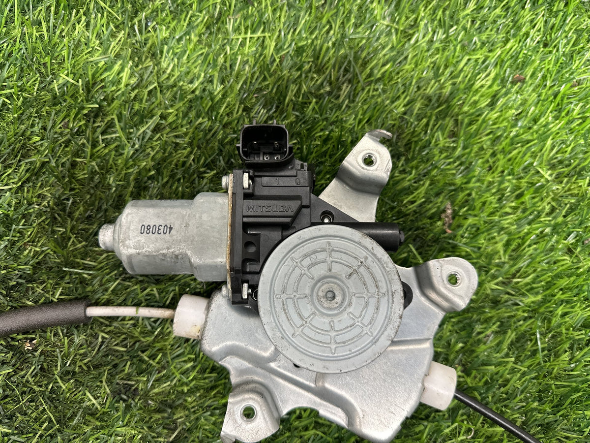 2010-2019 Nissan Juke F15 - Left Front Window Regulator/Motor PN: 2 PIN