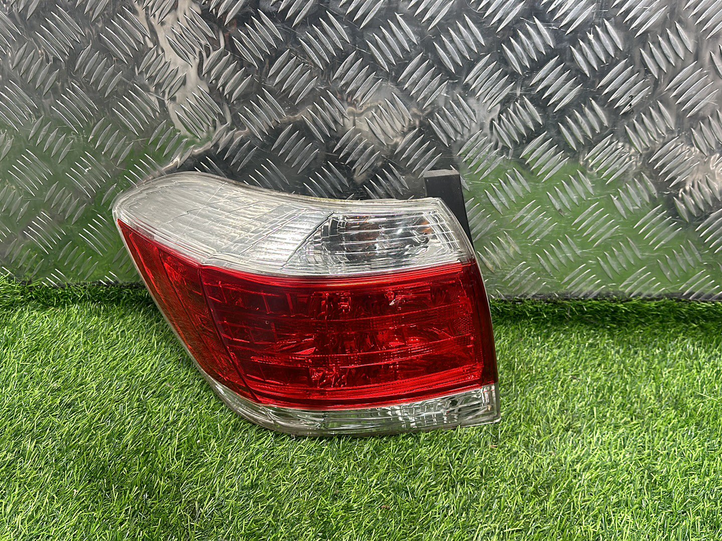 2007 - 2012 Toyota Highlander Left Taillight