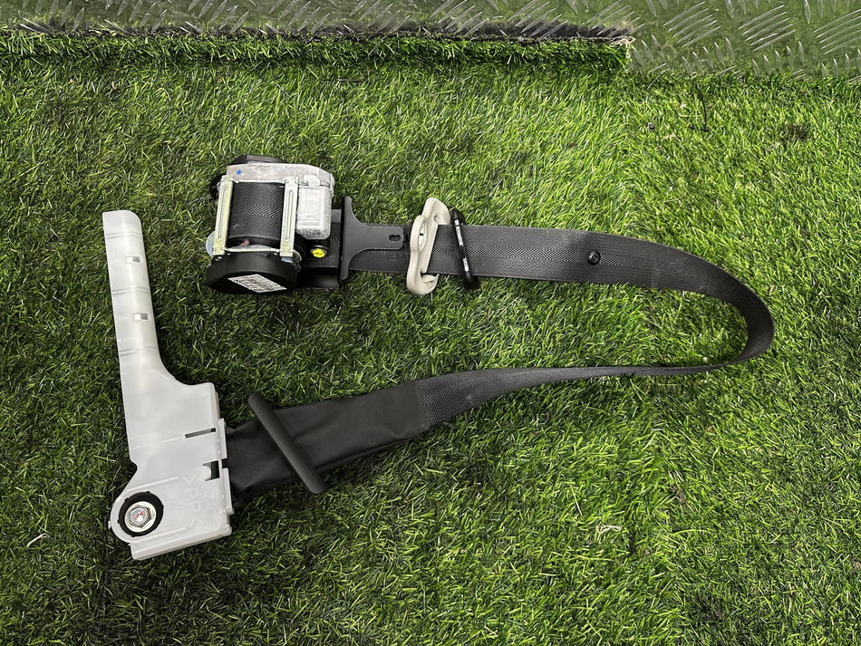 2012-2017 Nissan Latio N17 - Right Front Seat Belt PN: 6221615