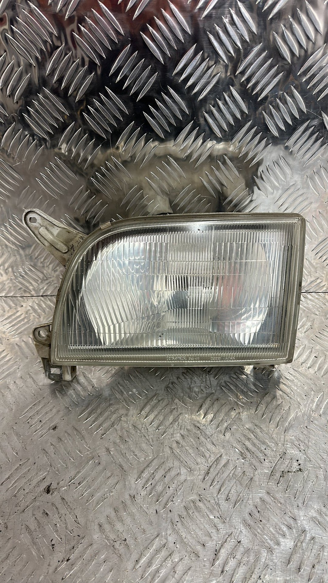 1995-2004 Toyota Hiace KZH132- Left Headlight PN: TOYOTA 26-40