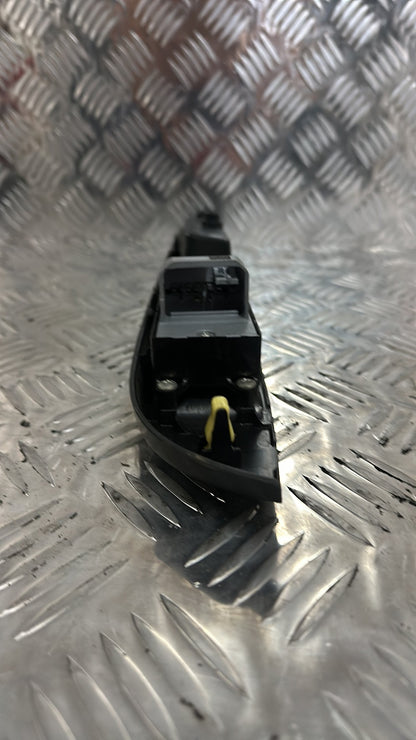 Toyota Hiace- Master Power Window Switch PN: 84020-26201