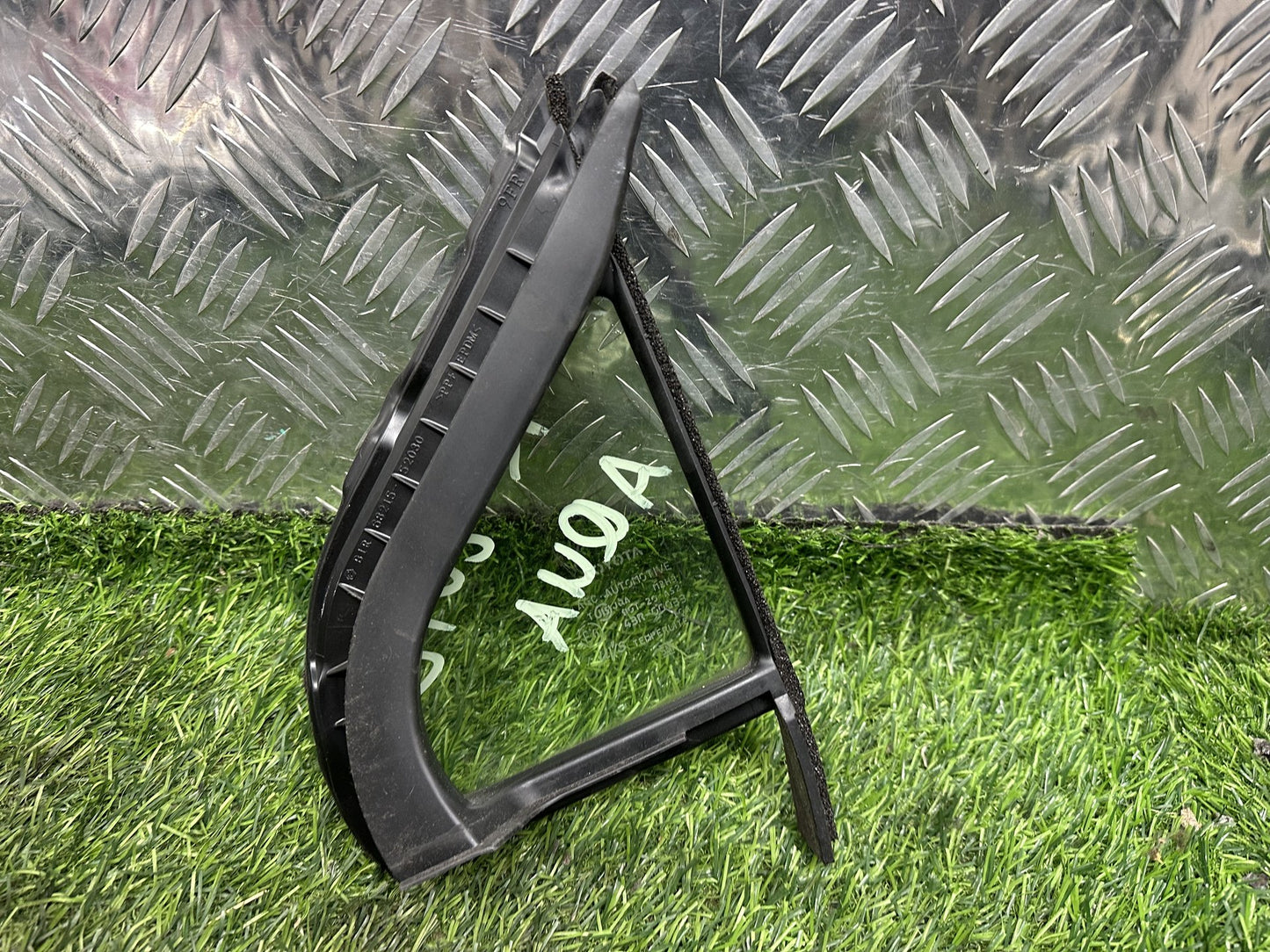 2011-2021 Toyota Aqua NHP10- Right Front Quarter Door Glass PN: M2H3