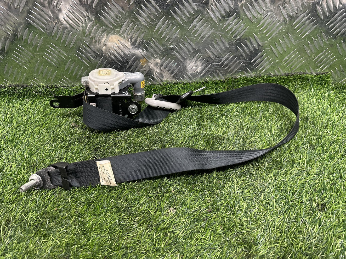 2002-2007 Mazda Demio DY- Right Front Seat Belt PN: T89339T
