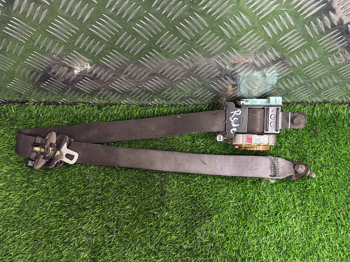 2000 - 2007 Nissan Navara Right Front Seat Belt TK-522-EG365