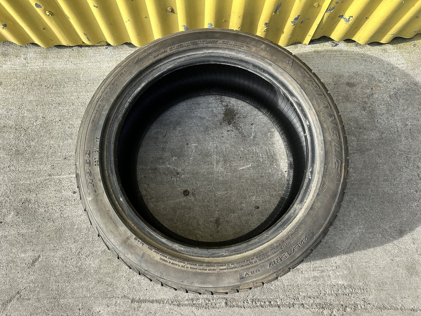 - Tyre PN: 225/45/17 94V