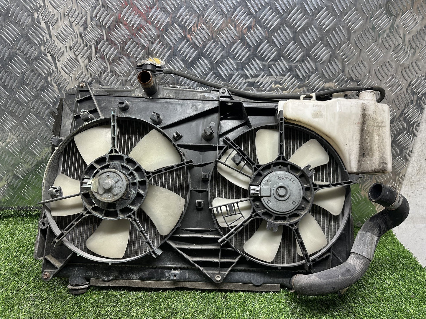 2001-2007 Toyota Voxy R60- Radiator PN: R60 2.0L