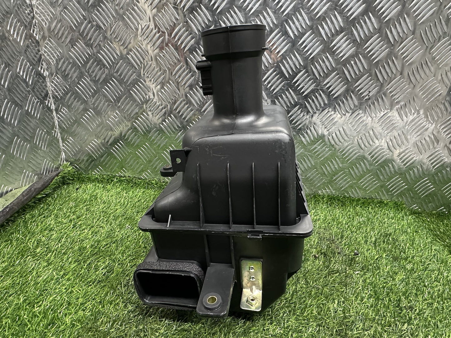 2004-2019 Toyota Hiace H200- Air Filter Box PN: RECTANGLE TYPE SENSOR