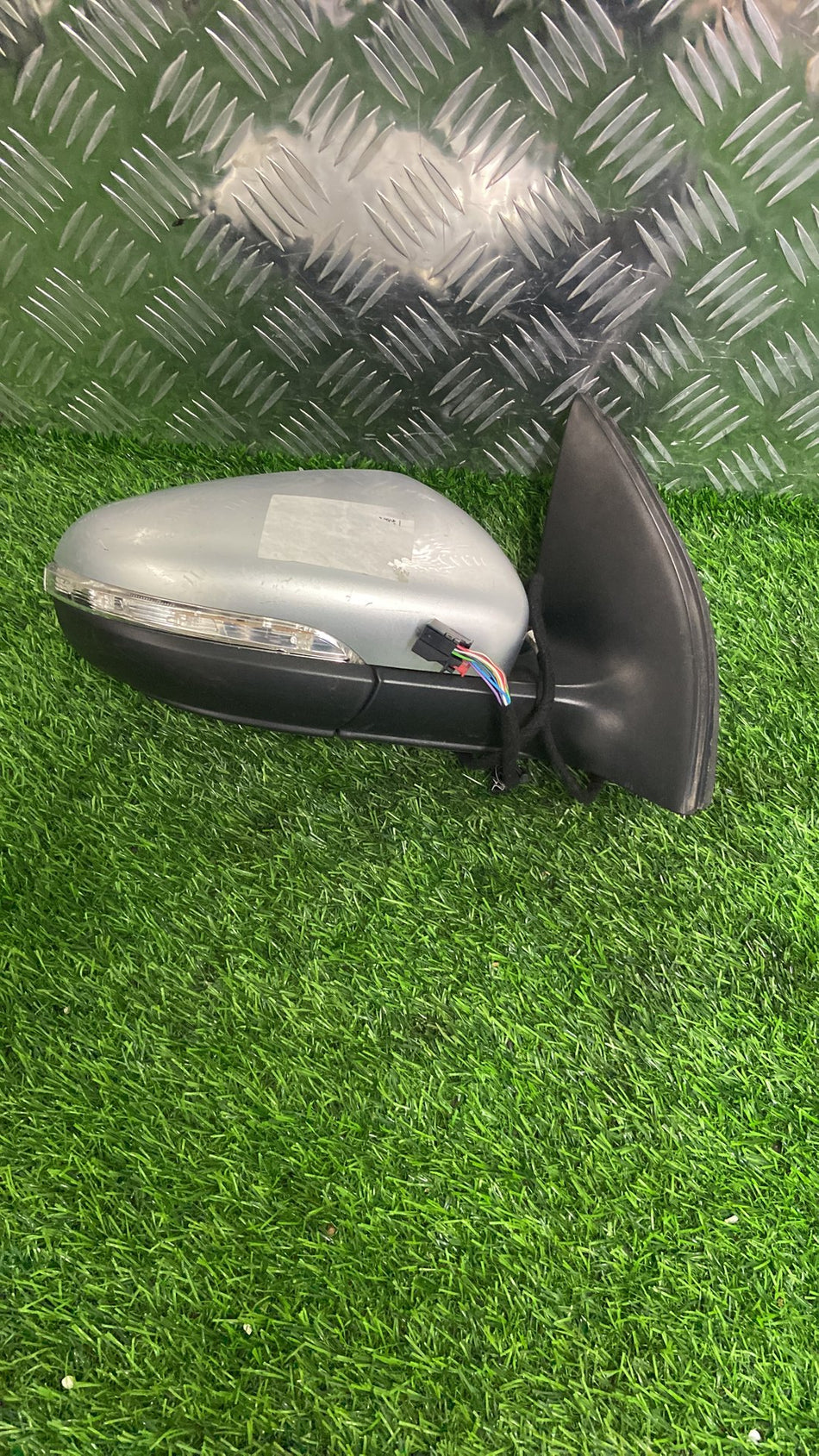 2008-2013 Volkswagen Golf- Right Door Mirror PN: 9 WIRE, INDICATOR TYPE
