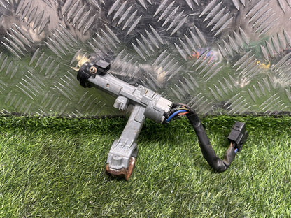 1990-2004 Toyota Hiace H100 - Ignition With Key PN: 45020-26-5