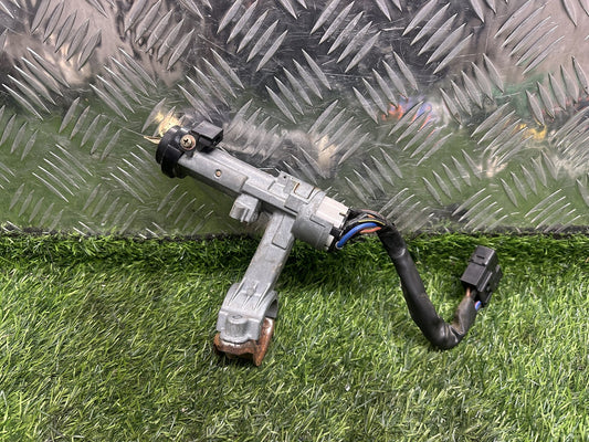 1990-2004 Toyota Hiace H100 - Ignition With Key PN: 45020-26-5