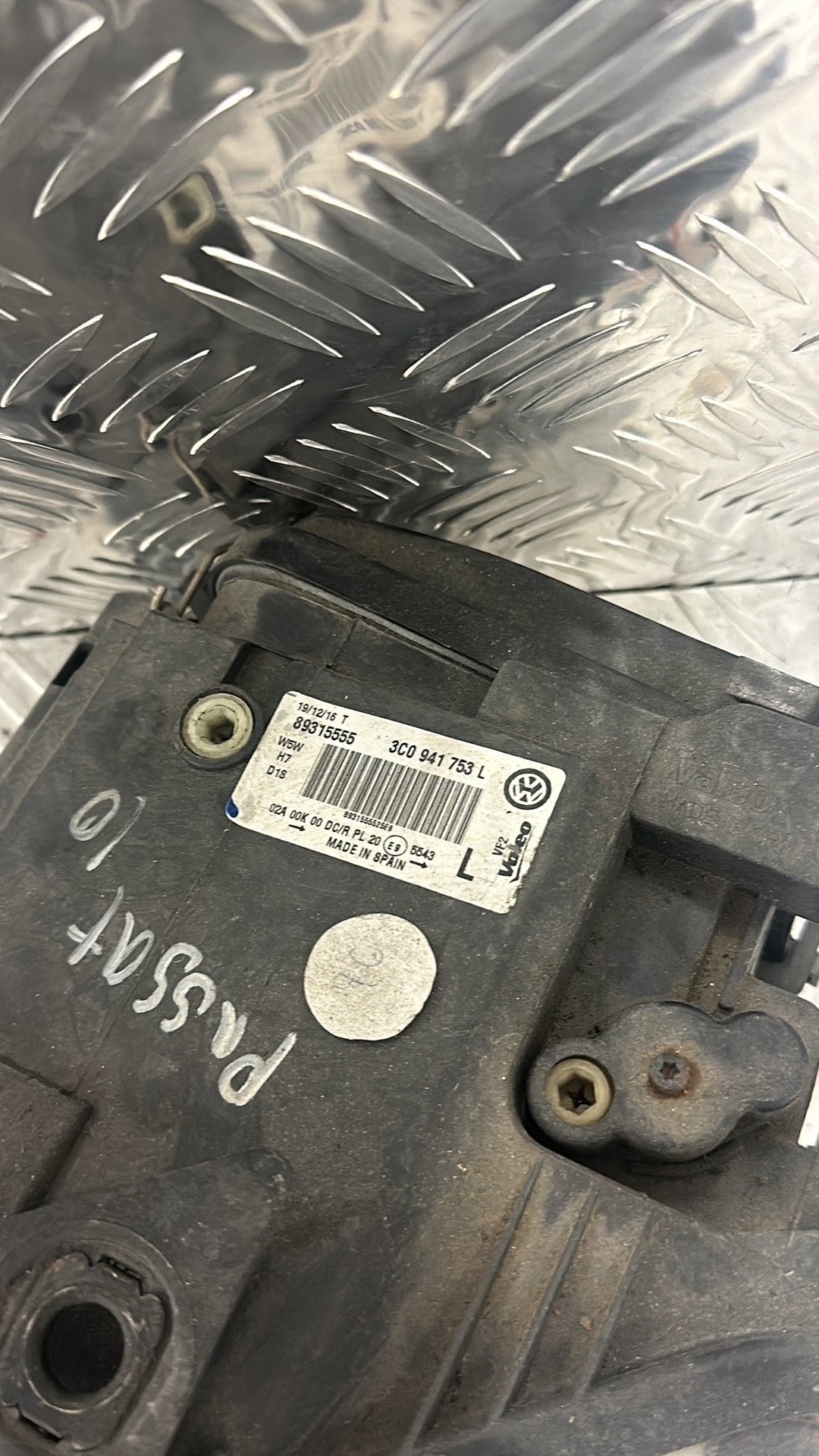 2008-2010 Volkswagen Passat Left Headlight 3C0 941 753 L