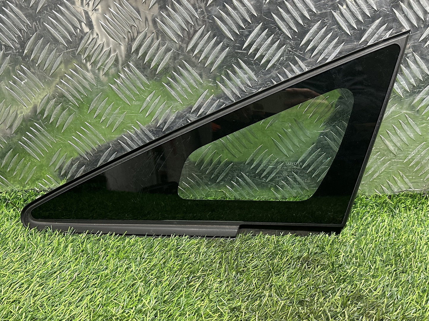 2009-2015 Toyota Prius W30- Left Front Quarter Door Glass PN: M2H4