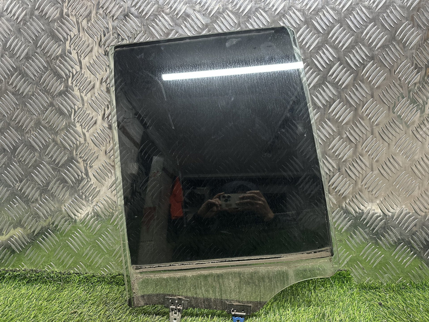 2004-2015 Nissan Navara D40- Right Rear Quarter Door Glass PN: M86