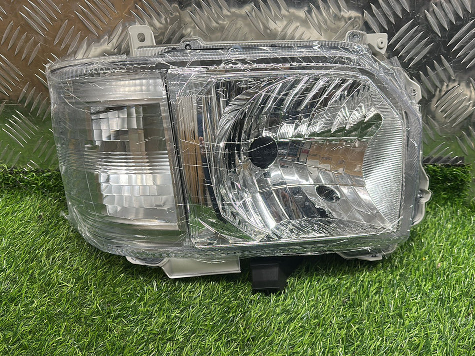 2010-2014 Toyota Hiace H200- Right Headlight PN: 26-126