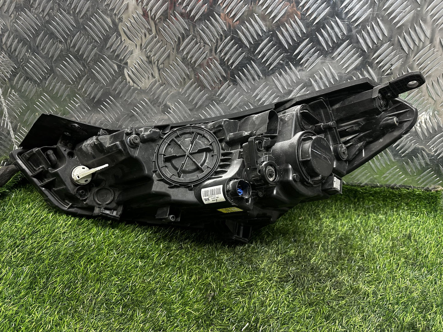 2009-2015 Hyundai ix35 LM - Right Headlight PN: 92102-2Y