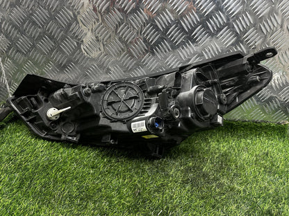 2009-2015 Hyundai ix35 LM - Right Headlight PN: 92102-2Y