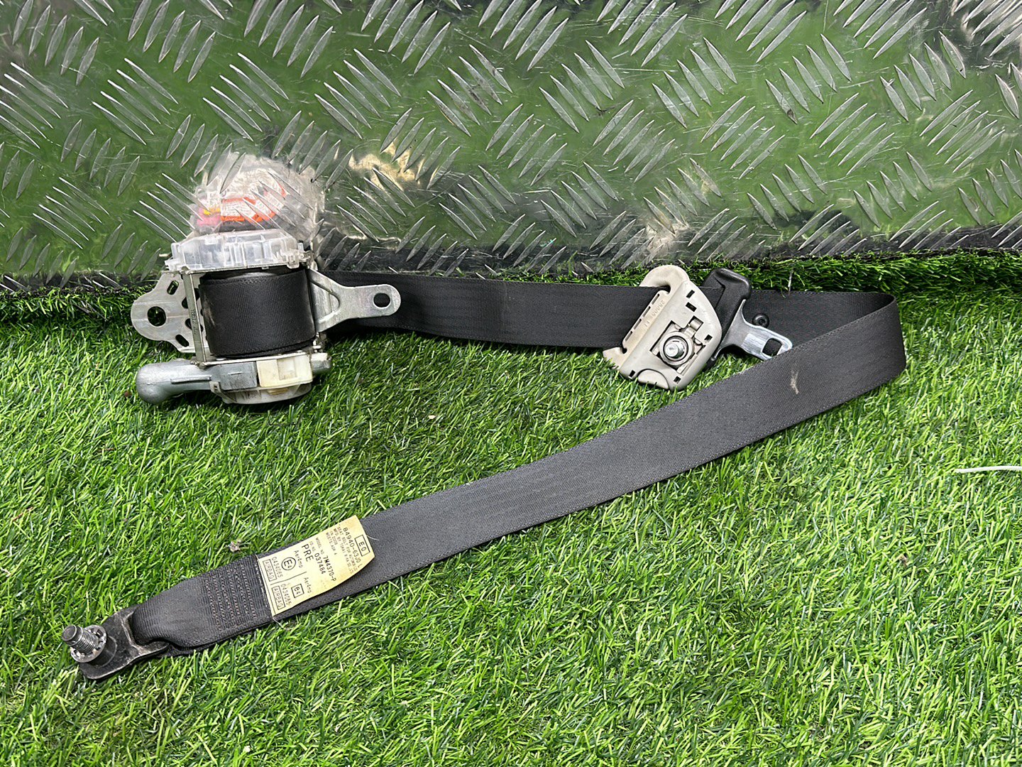 2004 - 2010 Suzuki Swift Left Front Seat Belt PN: 7M4370-P