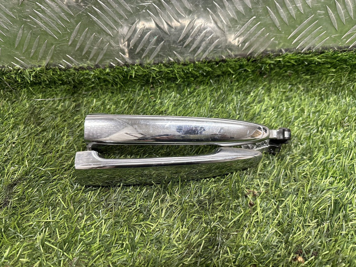 2001-2007 Toyota Voxy R60- Front Exterior Door Handle PN: CHROME FINISHED