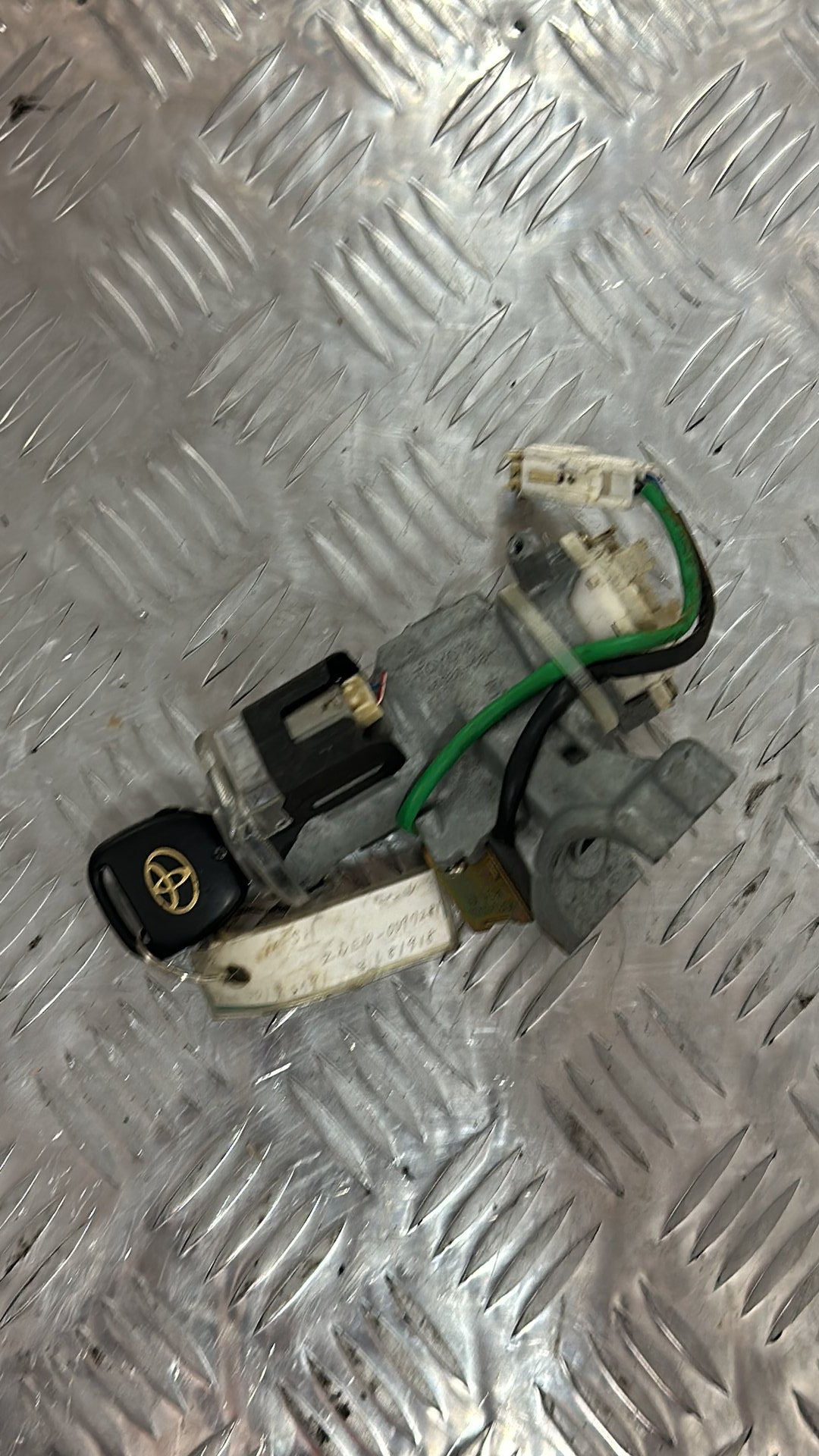 2003-2009 Toyota Wish ZNE10- Ignition With Key PN: 45020-68-1