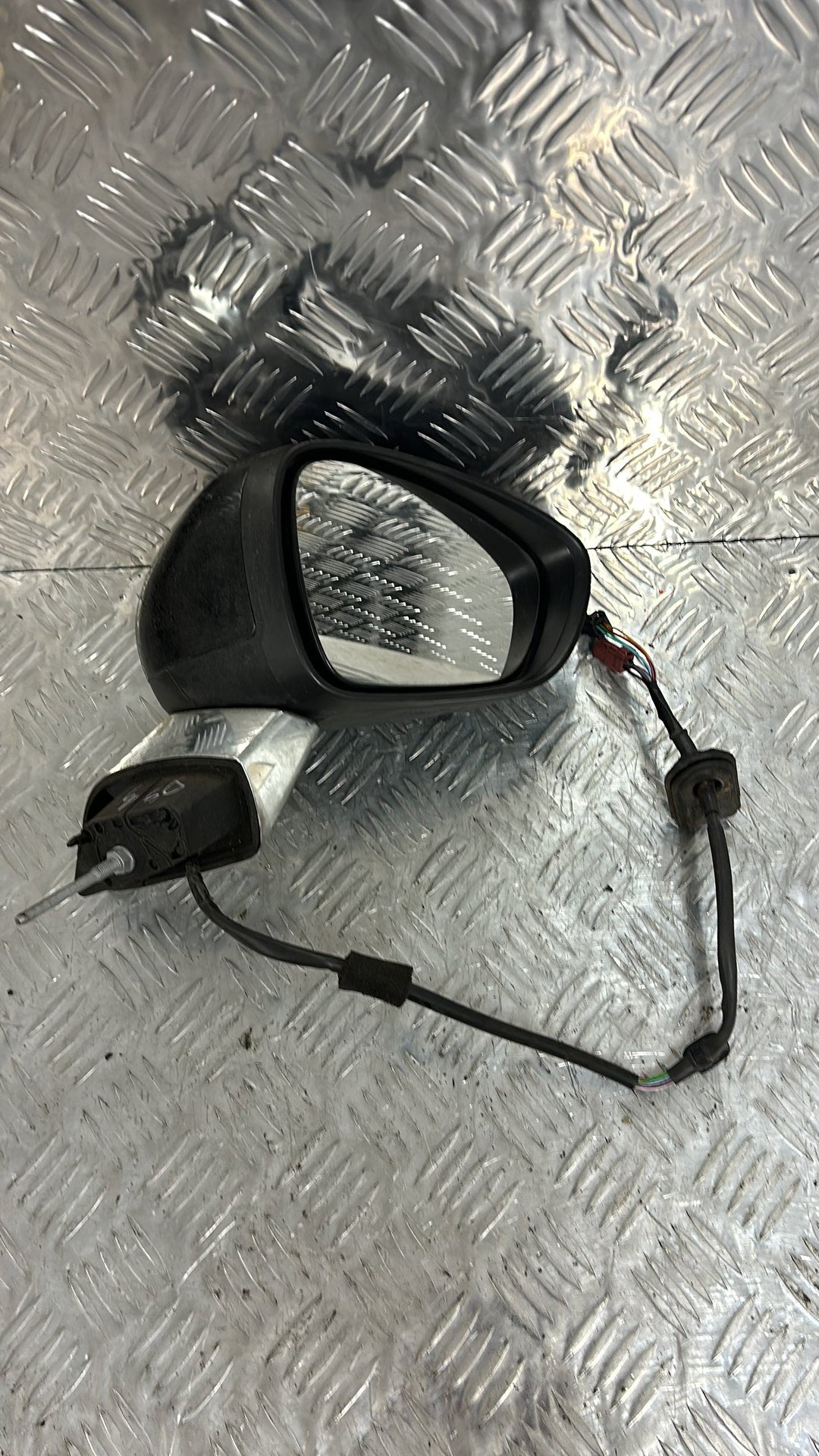 2010-2015 Citroen DS3- Right Door Mirror PN: 2 PLUG (5 WIRE & 6 WIRE)