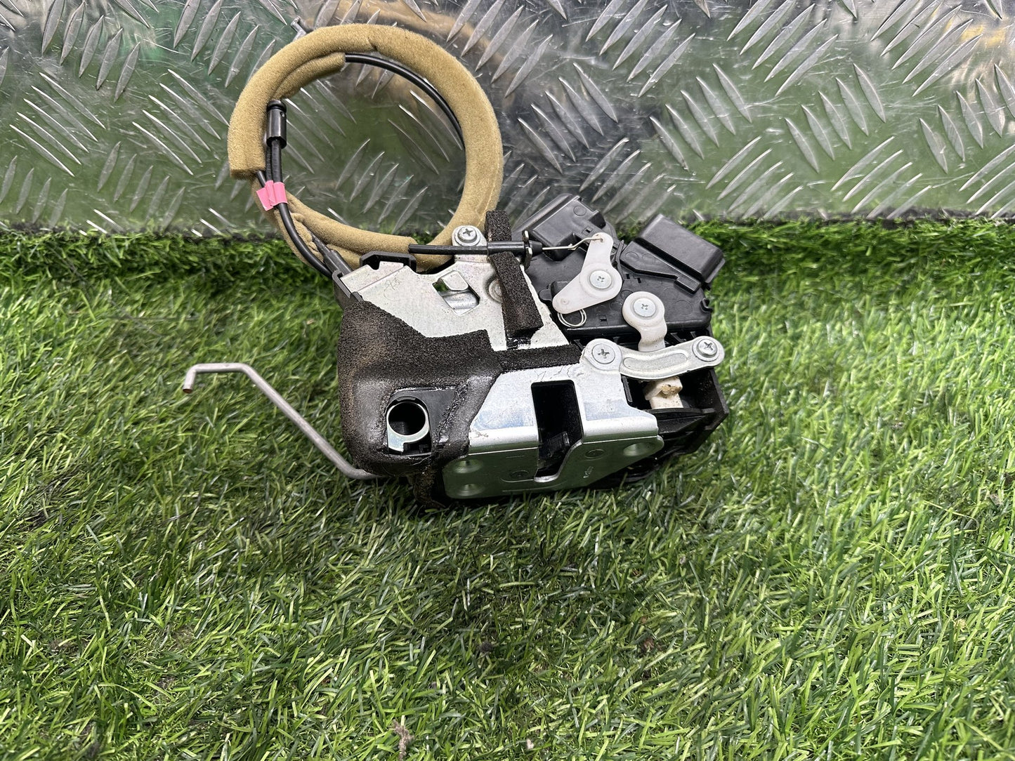 2003-2009 Mazda Axela BK - Left Front Door Lock Actuator PN: 6 PIN- B83-B85-L1