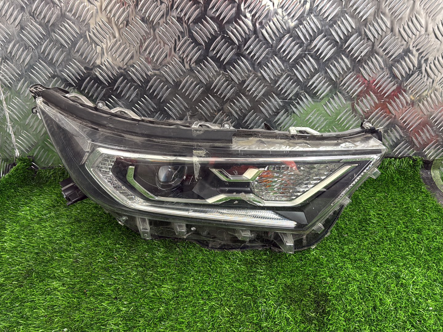 Toyota RAV4 Right Headlight STANLEY 42-93