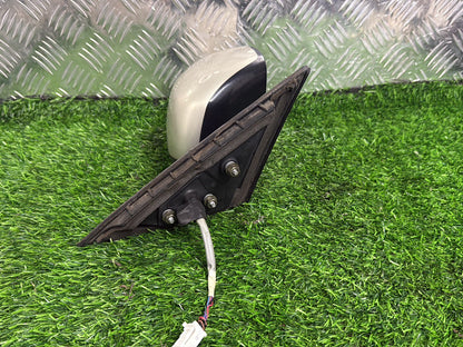 2004 - 2009 Nissan Fuga Right Door Mirror 7 Wire