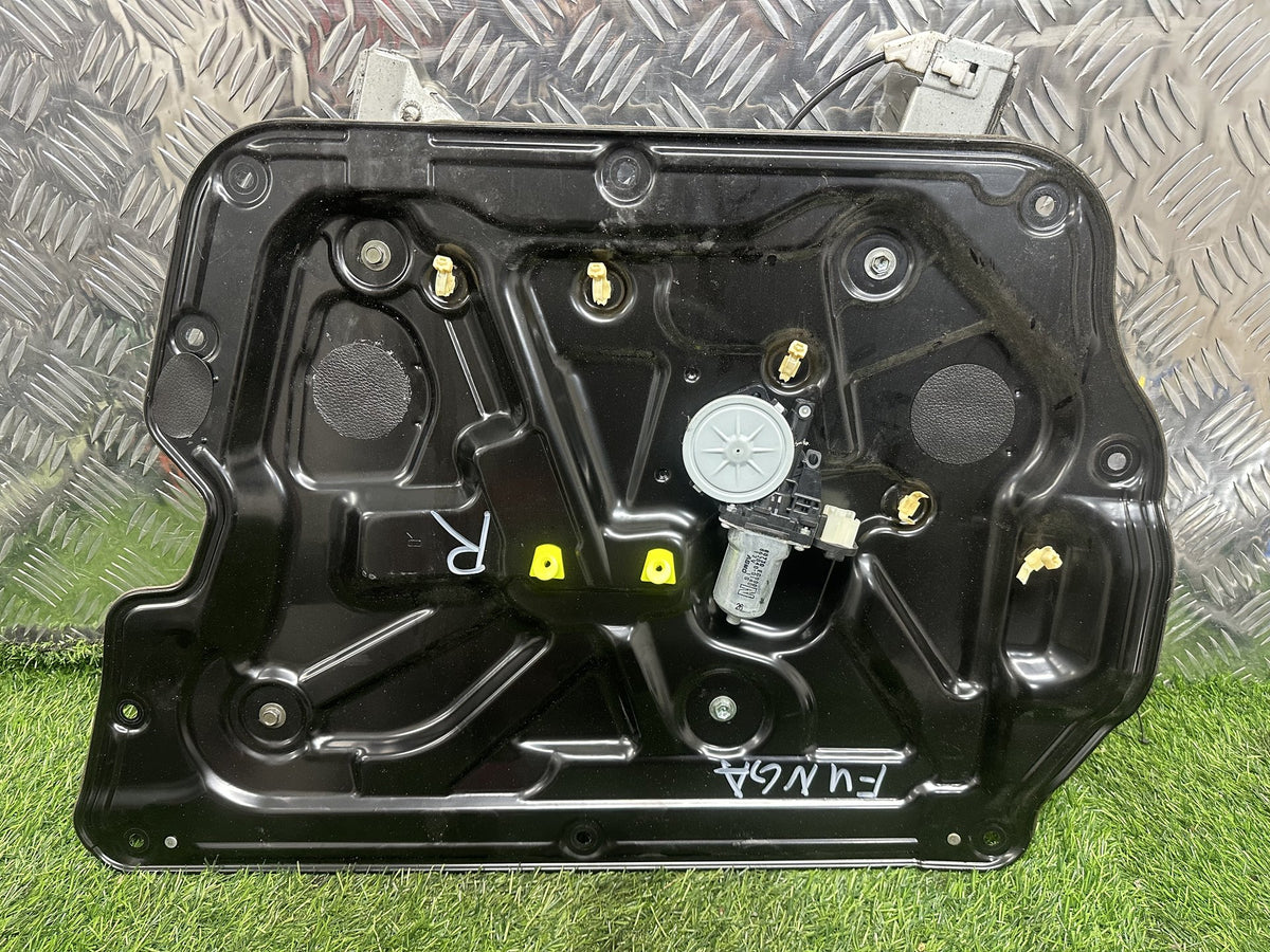 2004-2009 Nissan Fuga Y50 - Right Front Window Regulator/Motor PN: 6 PIN