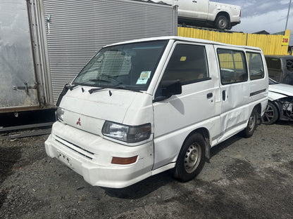 2005 Mitsubishi L300 4G63 LM2811 WRECKING FOR PARTS ONLY