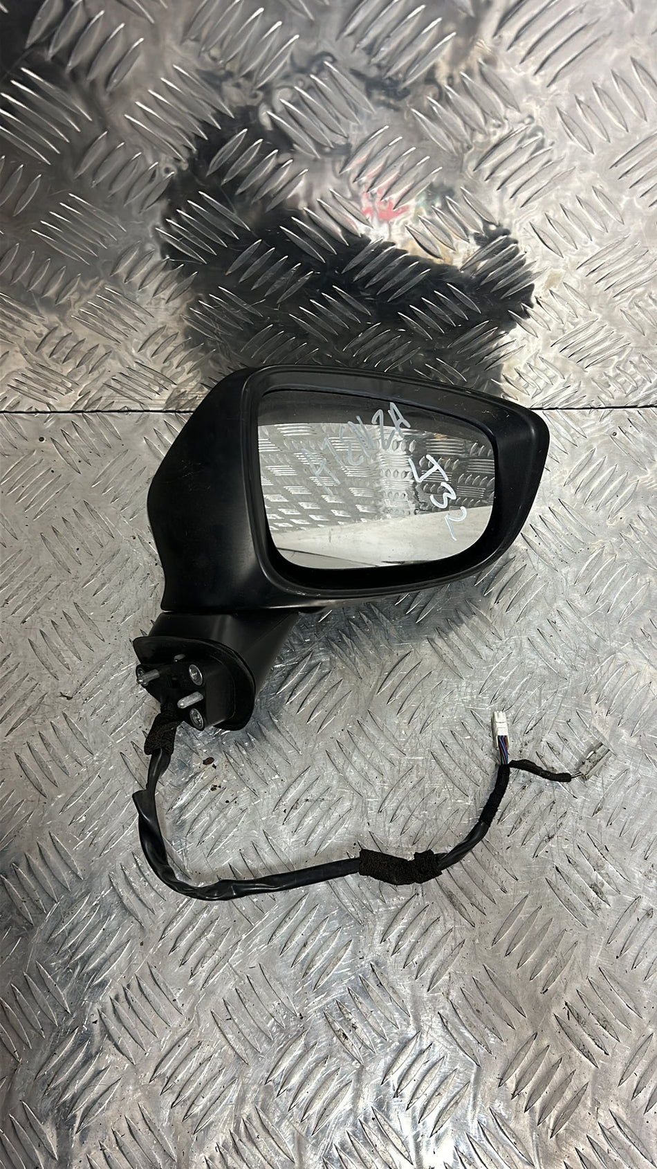2012-2018 Mazda Atenza GJ*- Right Door Mirror PN: 2 PLUG (8+2 WIRE TYPE)