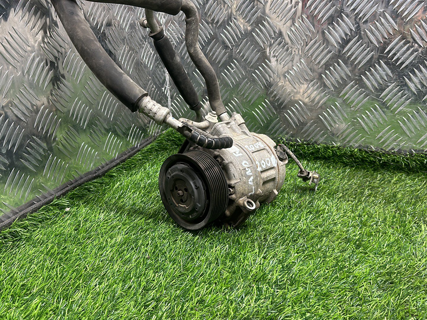 2004 - 2010 Land Rover Discovery A/C Compressor DENSO JBP000183