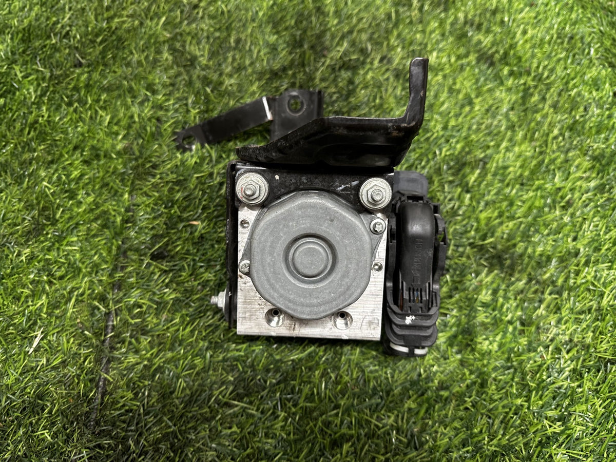 2012-2017 Nissan Latio N17 - ABS Pump/Modulator PN: 47660 4AEOA
