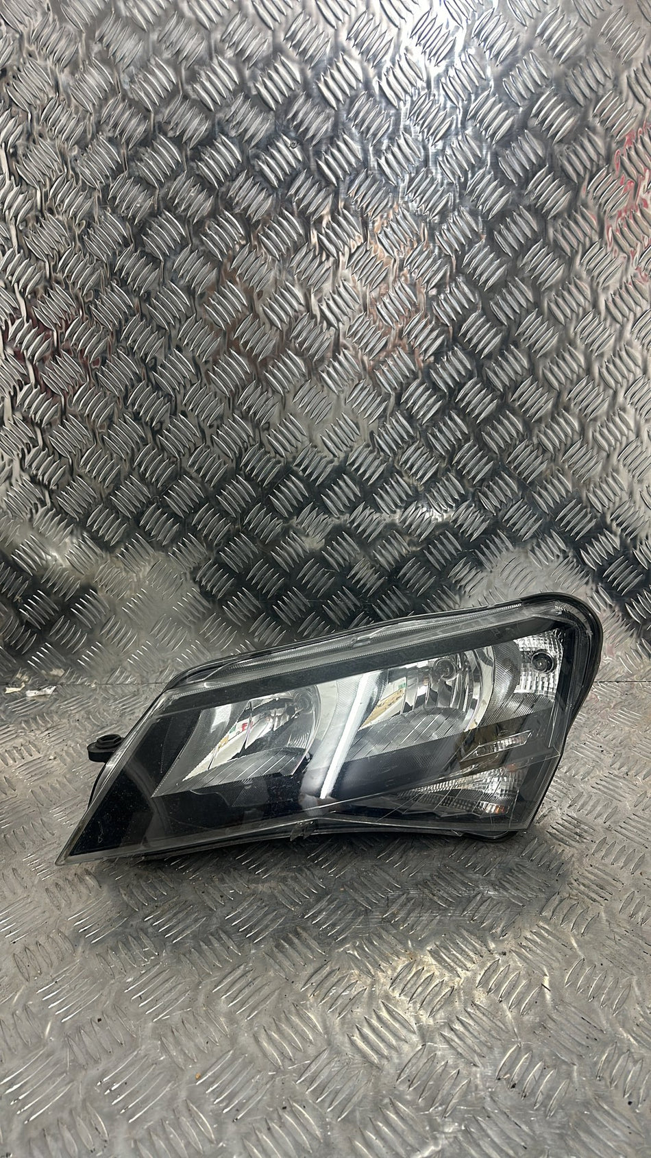 2015-2025 Skoda Superb 3V3- Left Headlight PN: 3V2 941 015