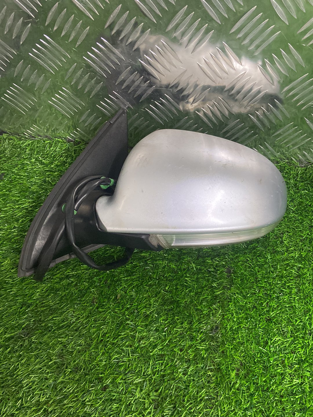 2008 - 2013 Volkswagen Golf Left Door Mirror 12 Wire Type
