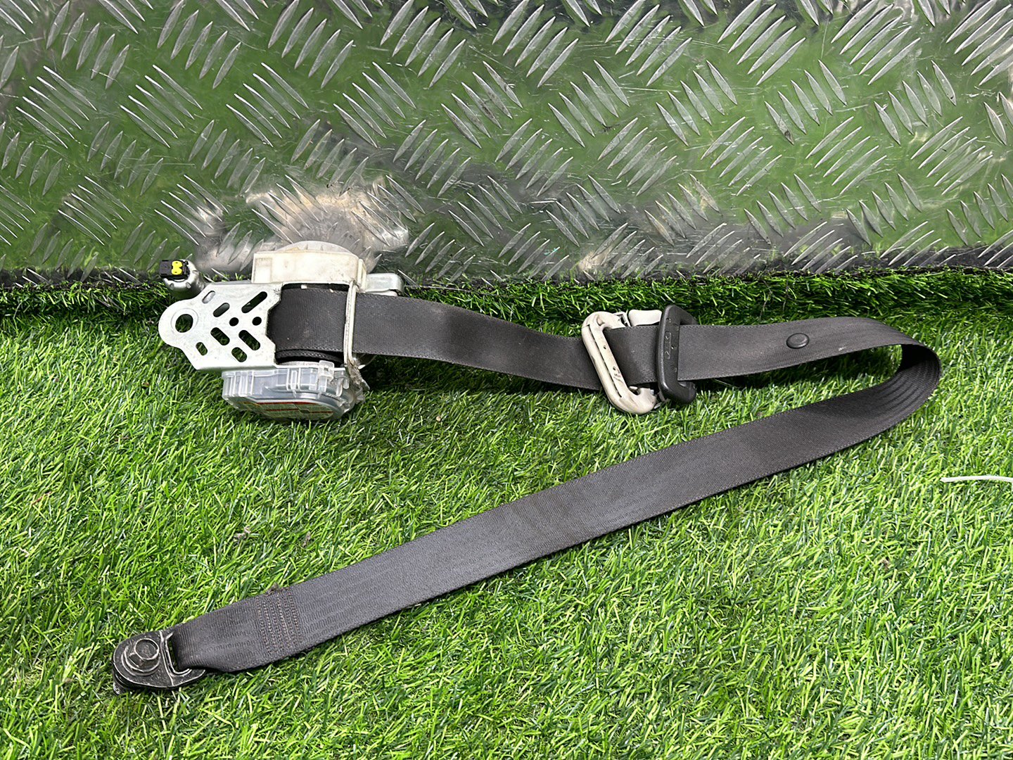 2004 - 2010 Suzuki Swift Right Front Seat Belt PN: 7M3370-P