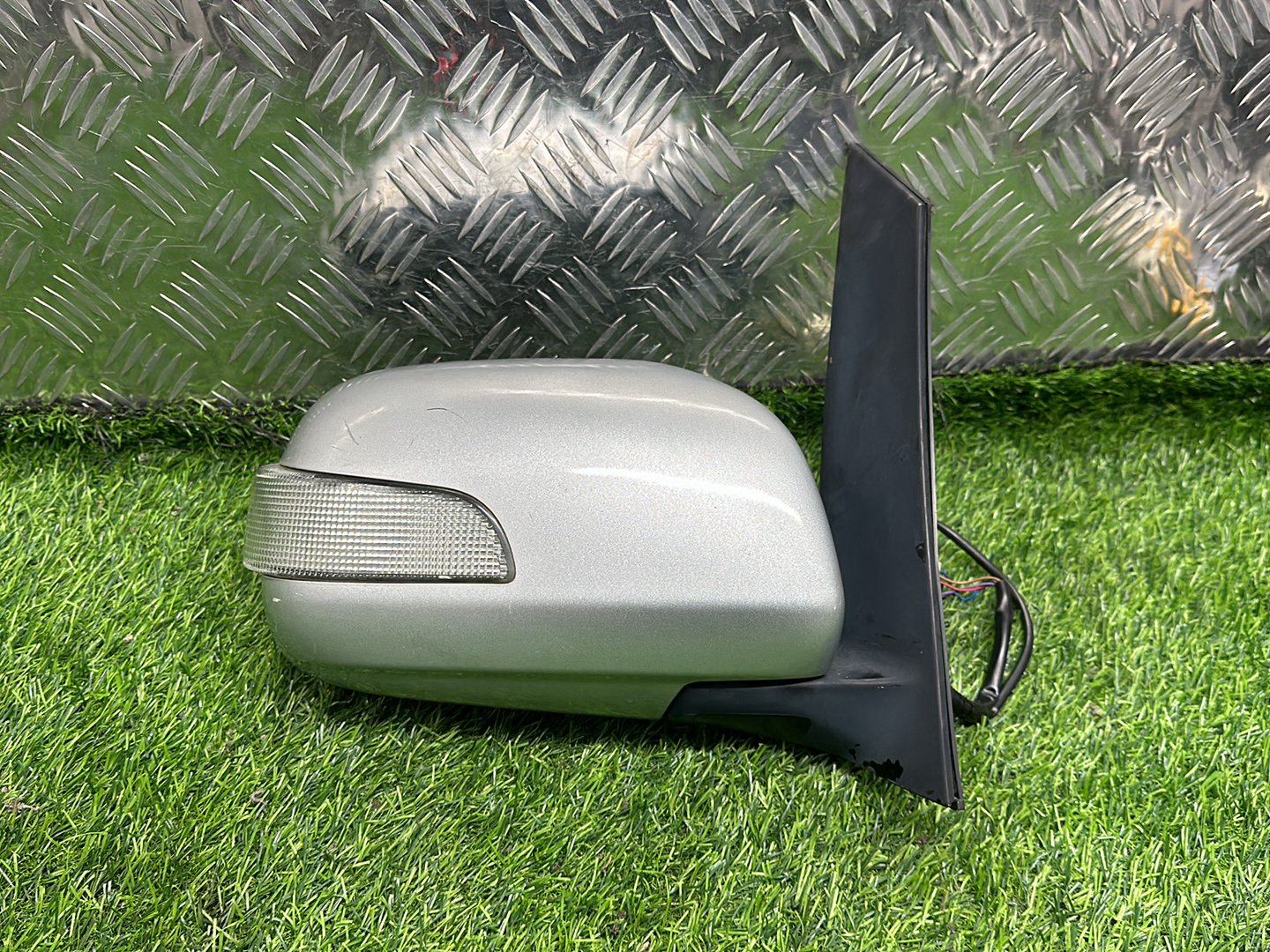 2001 - 2007 Toyota Noah Right Door Mirror 2 PLUG (5+2) WIRE TYPE