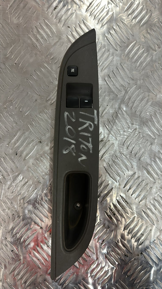 Mitsubishi Triton Master Power Window Switch 8608A311