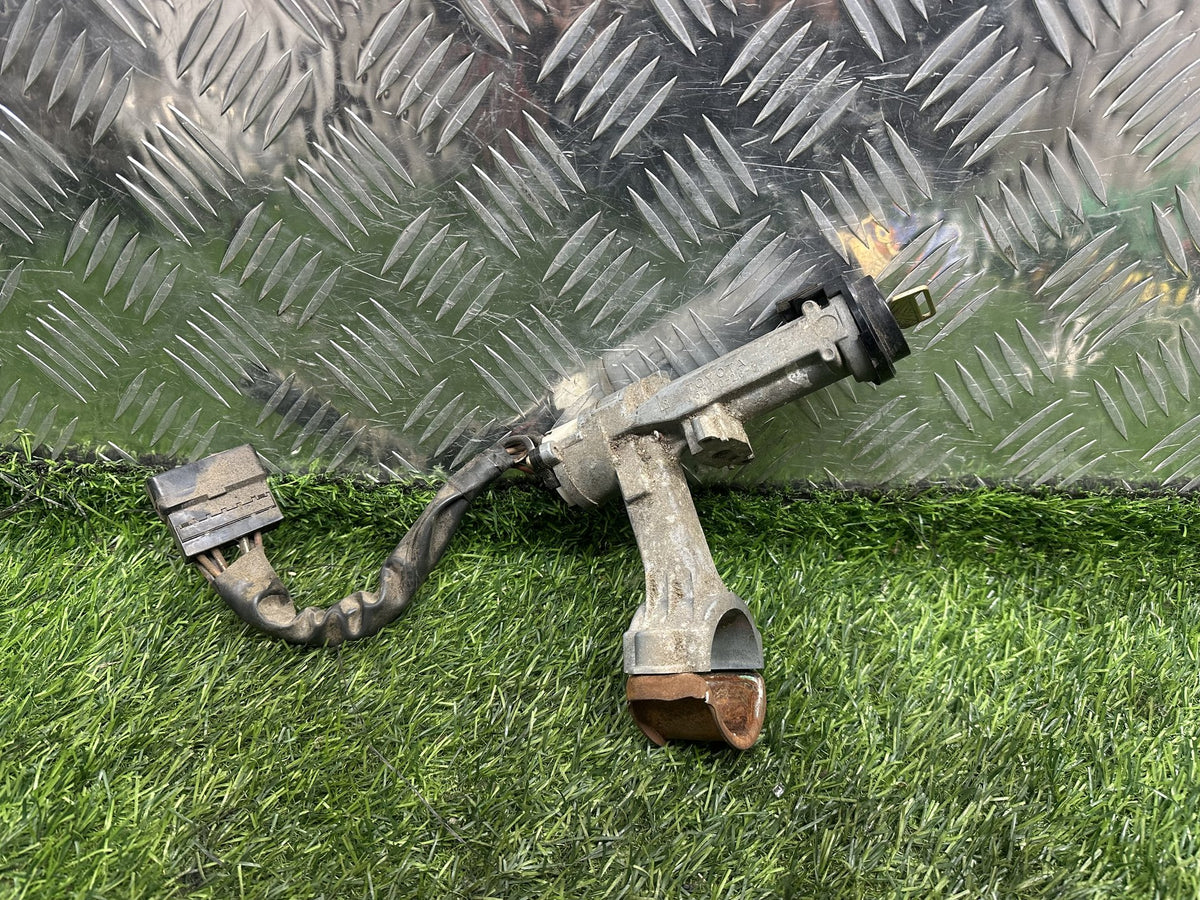 1990-2004 Toyota Hiace H100 - Ignition With Key PN: 45020-26-5