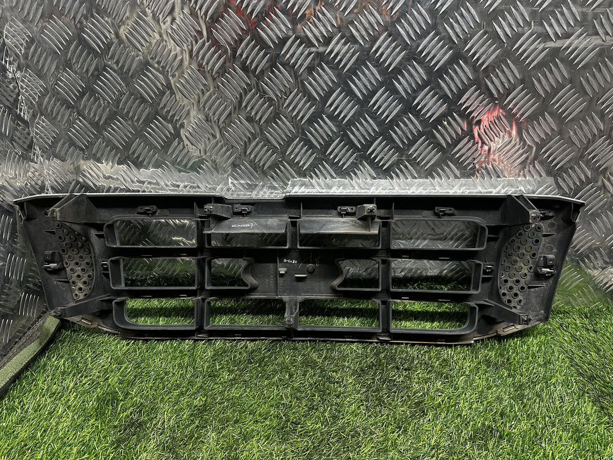 1999-2005 Ford Courier UN - Grille PN: